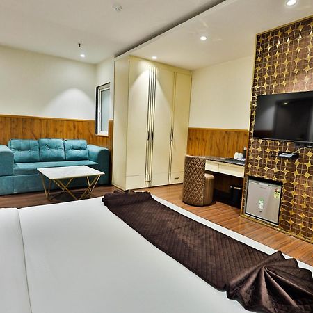 Clay Inn Hotels, Paschim Vihar Delhi  Buitenkant foto