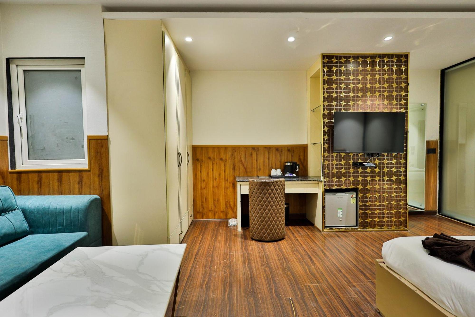 Clay Inn Hotels, Paschim Vihar Delhi  Buitenkant foto