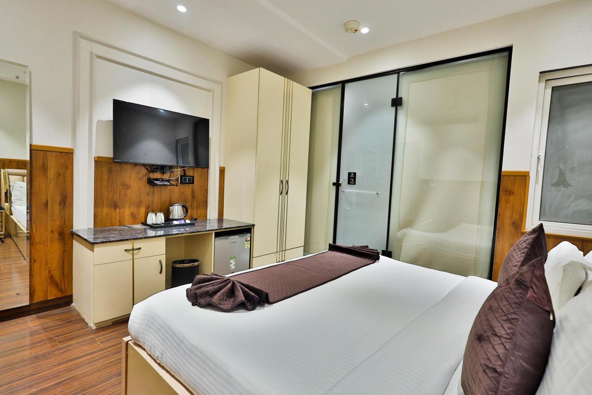 Clay Inn Hotels, Paschim Vihar Delhi  Buitenkant foto