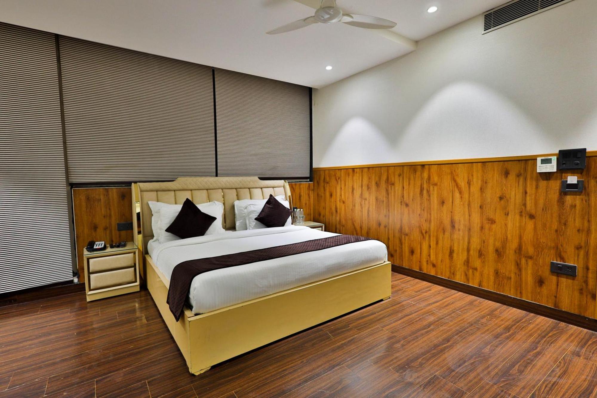 Clay Inn Hotels, Paschim Vihar Delhi  Buitenkant foto