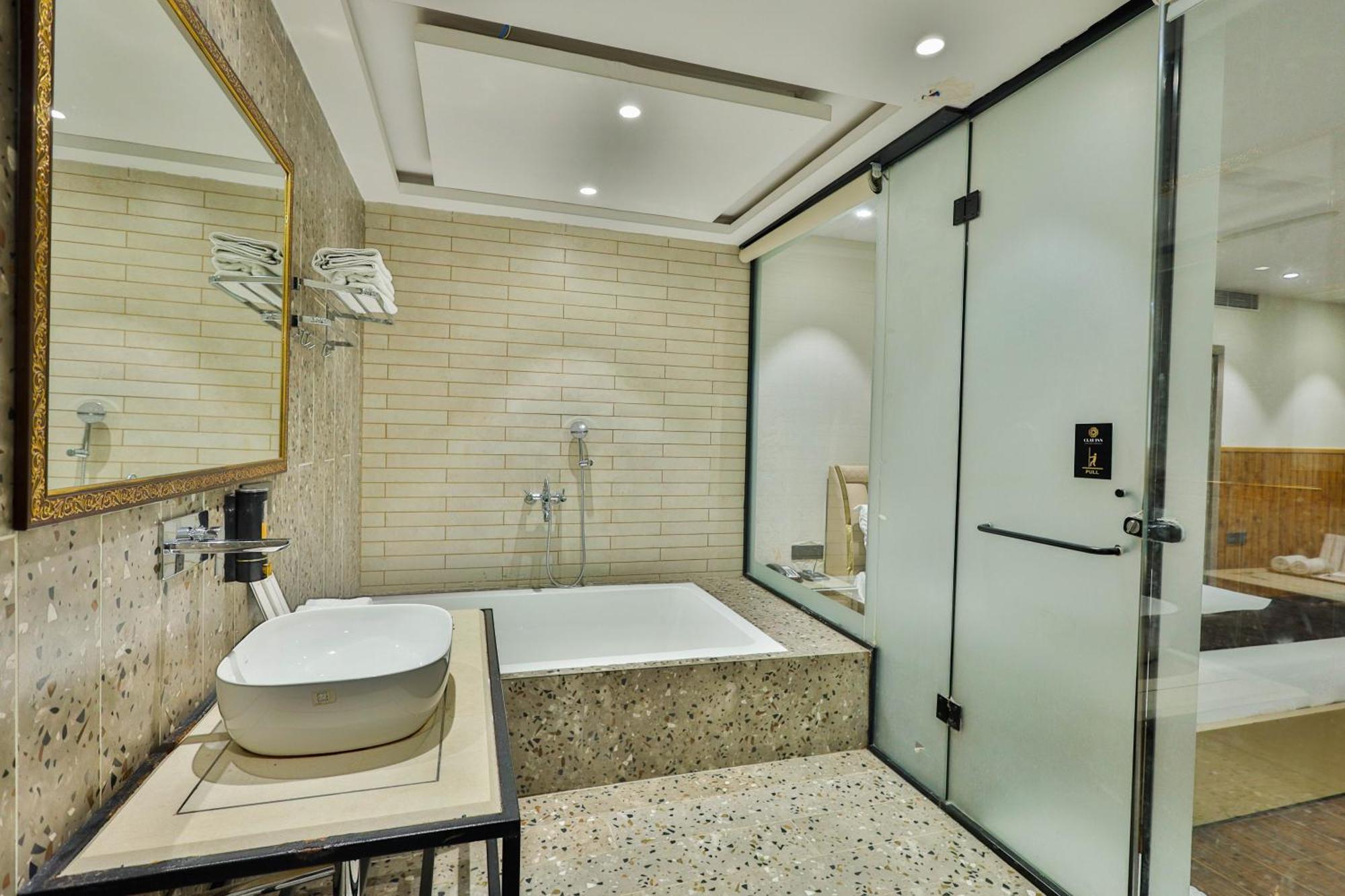 Clay Inn Hotels, Paschim Vihar Delhi  Buitenkant foto