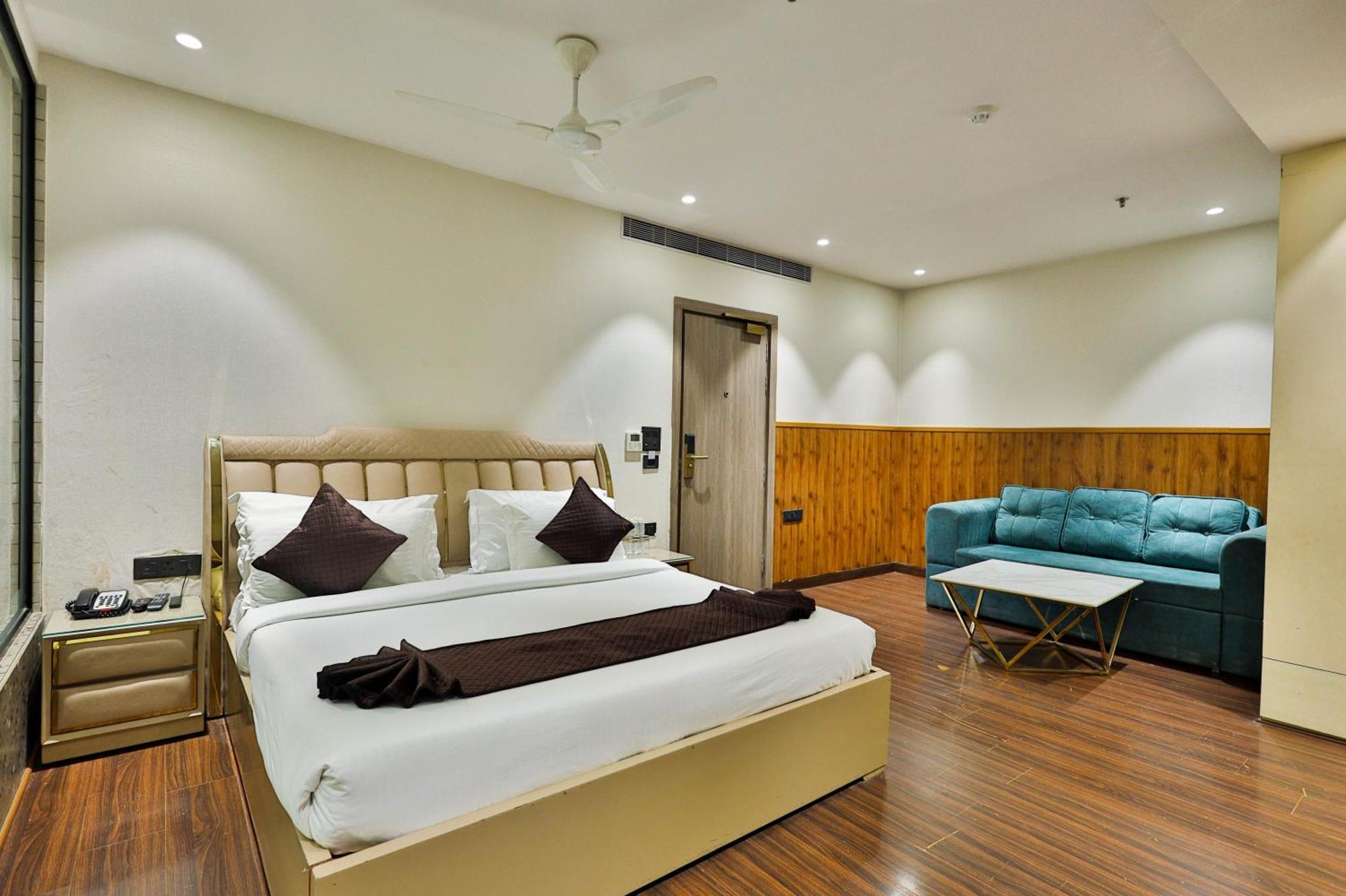 Clay Inn Hotels, Paschim Vihar Delhi  Buitenkant foto