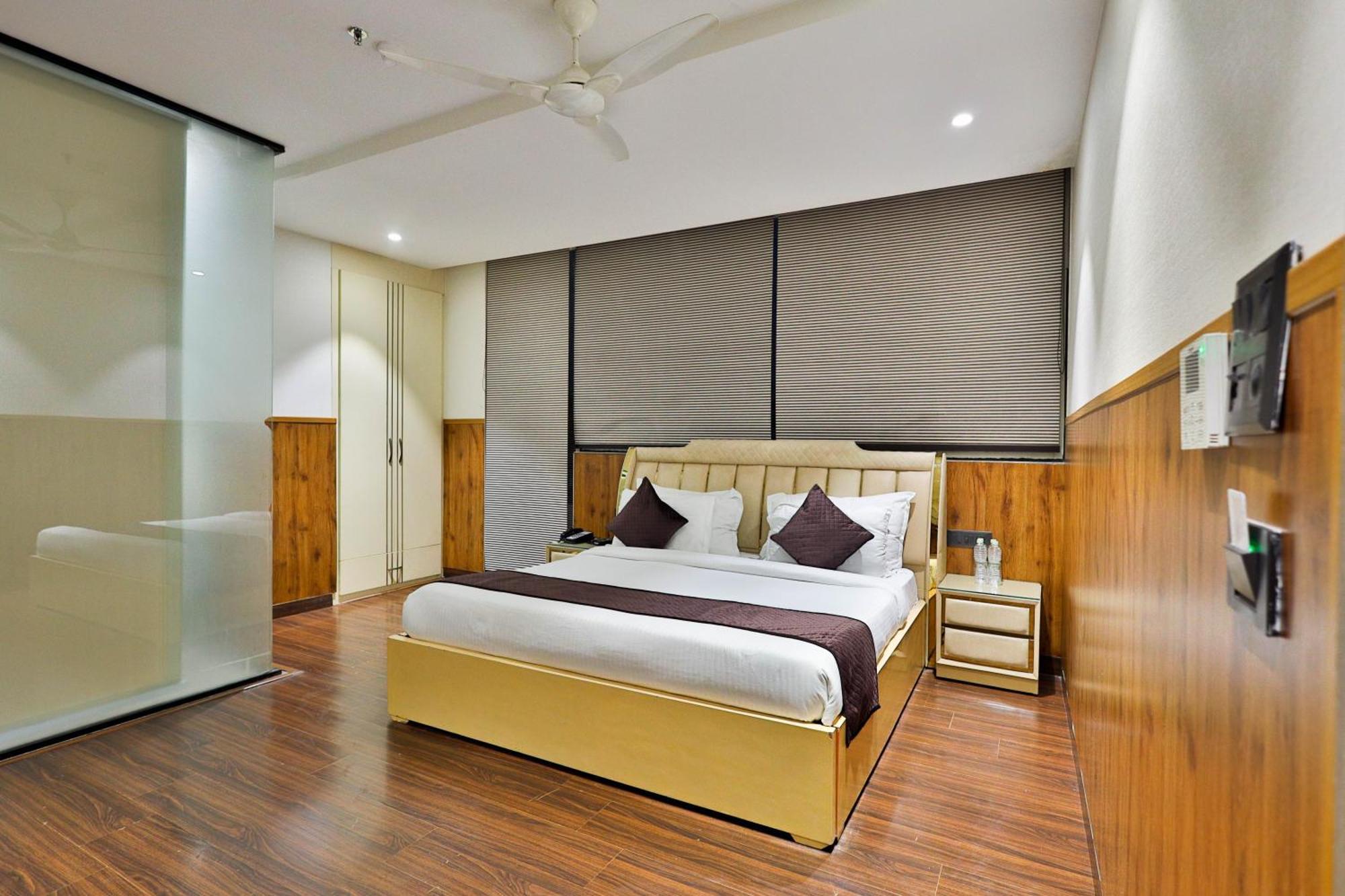 Clay Inn Hotels, Paschim Vihar Delhi  Buitenkant foto